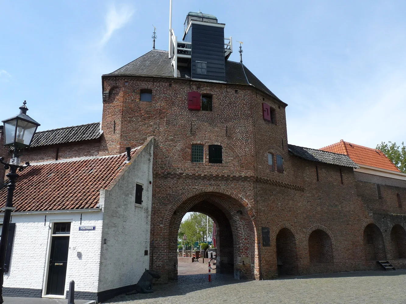 De Vischpoort in Harderwijk, een historische stadspoort van baksteen